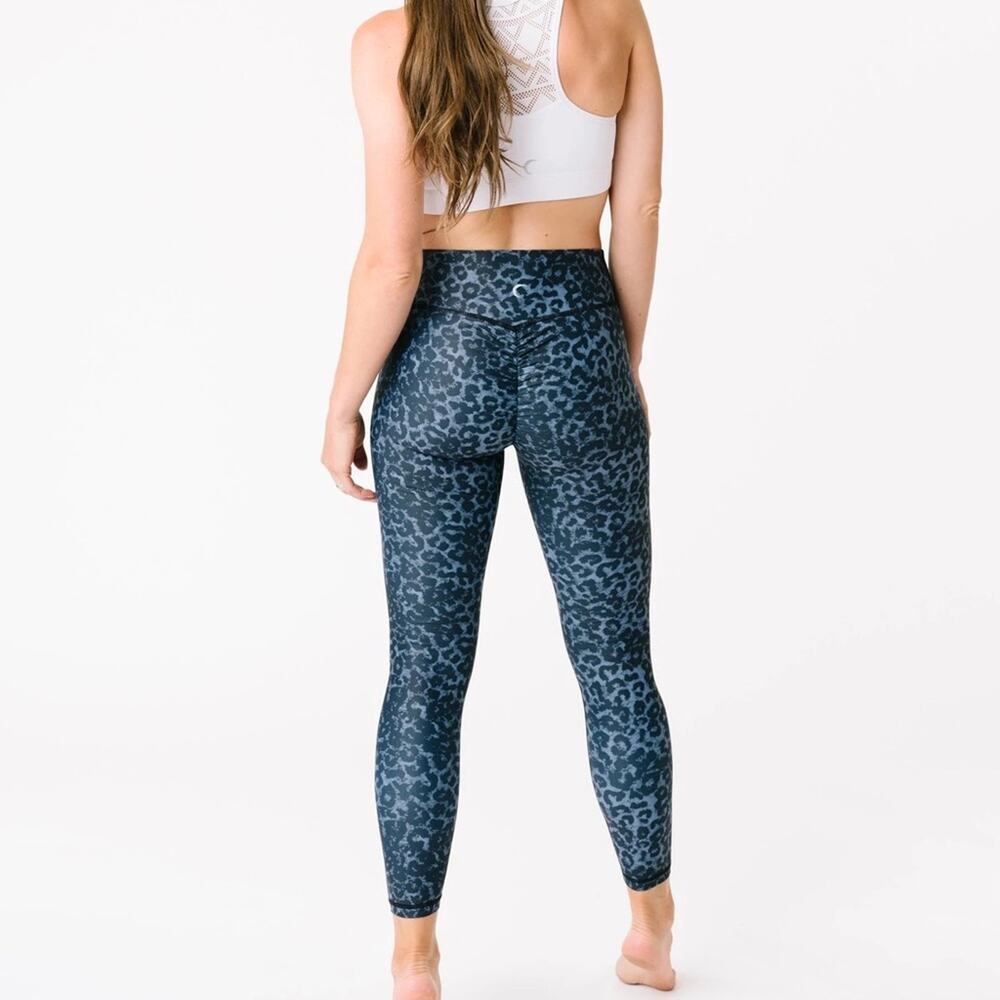Zyia Stone Leopard Scrunchy Light and Luxe Leggings, size 6-8